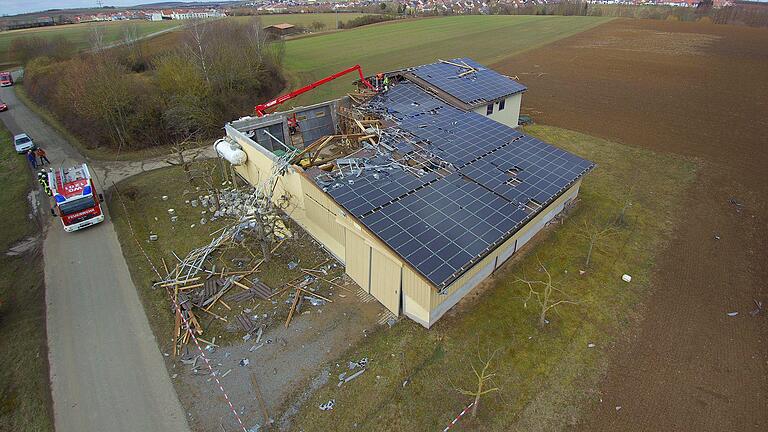 Die Menschen sind erleichtert, dass bei dem Tornado in Kürnach niemand verletzt wurde. Und Bürgermeister Thomas Eberth ist stolz auf die große Hilfsbereitschaft im Ort.