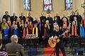 Benefizkonzert des Gospelchors Troubadour in der voll besetzten Don-Bosco-Kirche zu Gunsten des Caritasladens