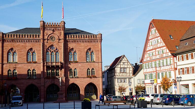 Der Gemeinderat Tauberbischofsheim muss nach der Entscheidung des Verwaltungsgerichtshofes wahrscheinlich neu gewählt werden. Das Gremium würde wegen der 2024 anstehenden Kommunalwahl jedoch nicht lange im Rathaus von Tauberbischofsheim tagen. Der Gemeinderat Tauberbischofsheim muss nach der Entscheidung des Verwaltungsgerichtshofes wahrscheinlich neu gewählt werden. Das Gremium würde wegen der 2024 anstehenden Kommunalwahl jedoch nicht lange im Rathaus von Tauberbischofsheim tagen.