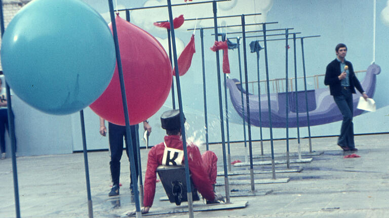 Der Karlstadter Kosak im Ballon-Parcours.