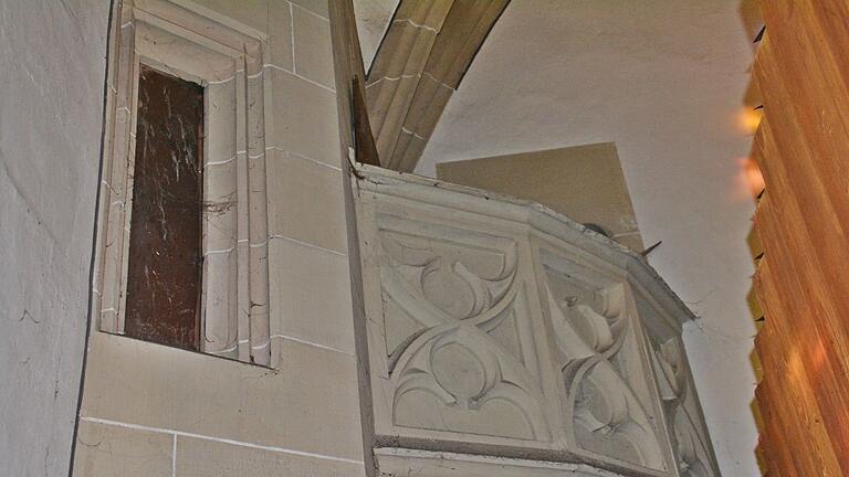 Das 'Henkerschörle' in der Stadtpfarrkirche Bad Königshofen. Das 'Henkerschörle' in der Stadtpfarrkirche Bad Königshofen.