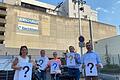 Warum unterstützt die Stadt Schweinfurt die Begrünung der Fassade des Rückert-Zentrums nicht viel stärker? Diese Frage stellen sich Mitglieder Gruppe 'Zukunft./ödp' mit Stadträtin Ulrike Schneider (links).