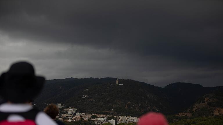 Wetter auf Mallorca       -  Dunkle Wolken auf den sonst so sonnigen Balearen.