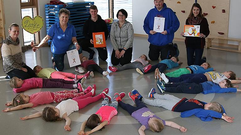 Im Kindergarten St. Lioba in Lengfeld fand die Urkundenverleihung des BAERchen-Projektes der Bayerischen Sportjugend statt. Im Kindergarten St. Lioba in Lengfeld fand die Urkundenverleihung des BAERchen-Projektes der Bayerischen Sportjugend statt.