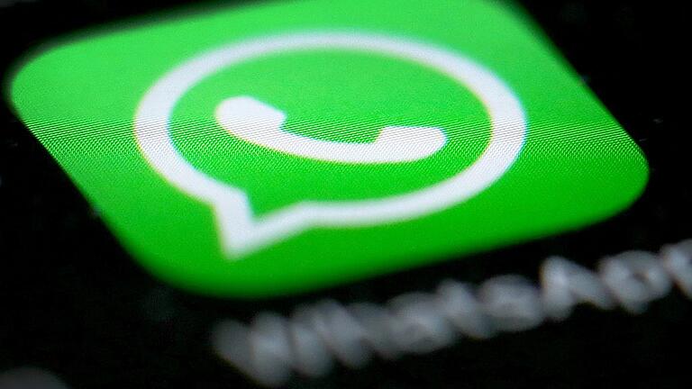 Geplantes Polizeigesetz - Der Autozulieferer Continental untersagt seinen Mitarbeitern wegen Datenschutz-Bedenken Social-Media-Apps wie WhatsApp und Snapchat auf Diensthandys. Symbolfoto: Martin Gerten/dpa Geplantes Polizeigesetz - Der Autozulieferer Continental untersagt seinen Mitarbeitern wegen Datenschutz-Bedenken Social-Media-Apps wie WhatsApp und Snapchat auf Diensthandys. Symbolfoto: Martin Gerten/dpa