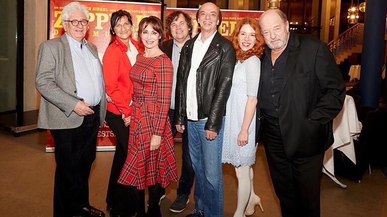 Der Würzburger Konzertveranstalter Manfred Hertlein ist Produzent von Ralph Siegels neuem Musical 'Zeppelin'. Von links: Hans Dieter Schreeb, Buchautor, Birgit Karle, Geschäftsführerin Festspielhaus, Anna Maria Kaufmann, Künstlerin, Benjamin Sahler, Leiter Festspielhaus Füssen, Manfred Hertlein, Produzent und Veranstalter, Laura Siegel, Ehefrau Ralph Siegel, und Ralph Siegel, Komponist und Ideengeber.