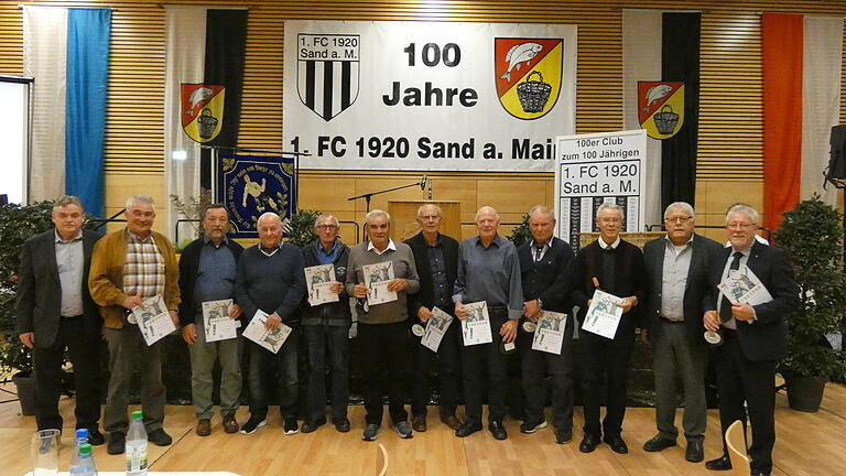 Seit 60 Jahren sind diese Mitglieder treue Anhänger des 1. FC Sand. Seit 60 Jahren sind diese Mitglieder treue Anhänger des 1. FC Sand.