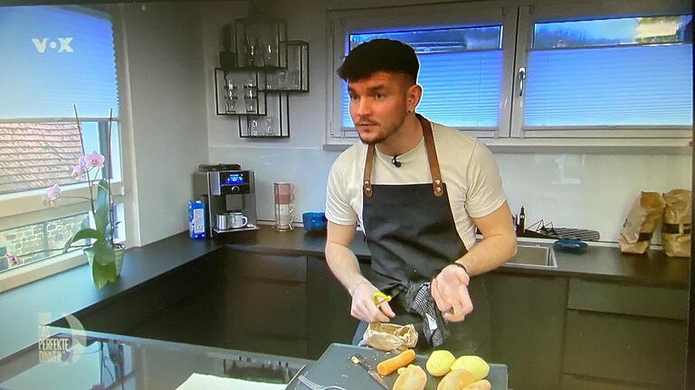 Kleine Produkte groß rausbringen, das hatte sich Patrick Spyra für 'Das perfekte Dinner' vorgenommen. Der 31-Jährige aus Sömmersdorf kochte an Tag zwei der Würzburger Woche in der Vox-Sendung. Kleine Produkte groß rausbringen, das hatte sich Patrick Spyra für 'Das perfekte Dinner' vorgenommen. Der 31-Jährige aus Sömmersdorf kochte an Tag zwei der Würzburger Woche in der Vox-Sendung.