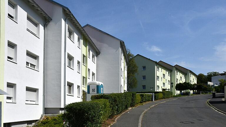 Die sechs Mietshäuser am Greinberg, gegliedert in zwei Blocks, gehören zu den bekanntesten Objekten der SWG. In den zurückliegenden Jahren wurden sie grundlegend renoviert und energetisch saniert. Die sechs Mietshäuser am Greinberg, gegliedert in zwei Blocks, gehören zu den bekanntesten Objekten der SWG. In den zurückliegenden Jahren wurden sie grundlegend renoviert und energetisch saniert.