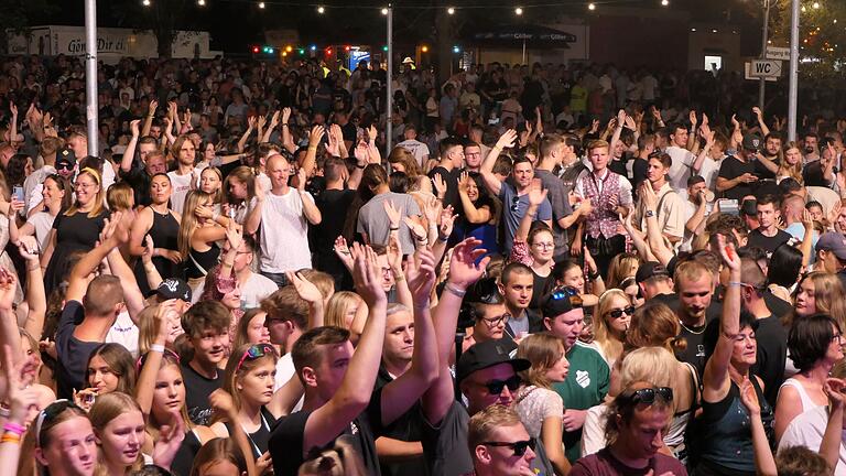 Die Stimmung auf dem Altmain-Weinfest sucht ihres gleichen. Die Stimmung auf dem Altmain-Weinfest sucht ihres gleichen.