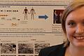 Corinna Frank gewann bei der Auftaktveranstaltung zur interdisziplinären Zusammenarbeit zu Genderfragen an der Julius-Maximilians-Universität den ersten Preis. In ihrer Studie untersuchte sie eine genetisch vererbte Erkrankung, die sich auf Muskelzellen auswirkt und durch oxidativen Stress verstärkt wird. Die Forschung zum Unterschied zwischen Männern und Frauen steht noch ganz am Anfang, sie weisen unterschiedliche Verhaltensmuster auf und müssen deshalb unterschiedlich behandelt werden, so Franks Ergebnisse.