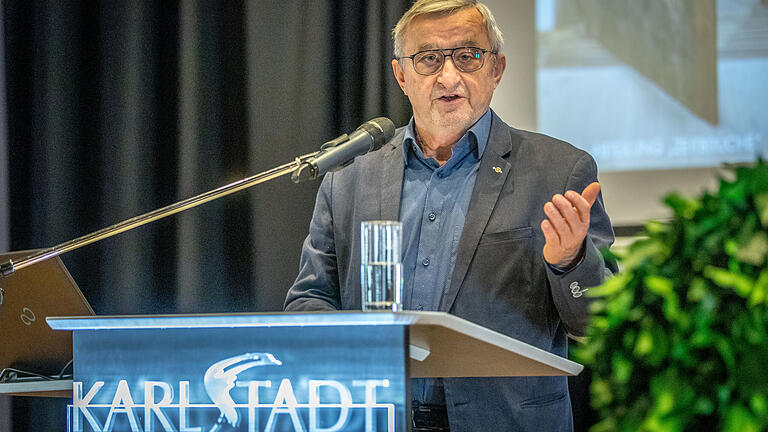 Auch das Museum für Stadtgeschichte hat im Gebäudekomplex Hauptstraße 9 und 11 wieder geöffnet. Der Historische Verein mit Wolfgang Merklein (hier bei der Eröffnungsfeier des Museums Anfang Mai) hat noch viel vor. Auch das Museum für Stadtgeschichte hat im Gebäudekomplex Hauptstraße 9 und 11 wieder geöffnet. Der Historische Verein mit Wolfgang Merklein (hier bei der Eröffnungsfeier des Museums Anfang Mai) hat noch viel vor.