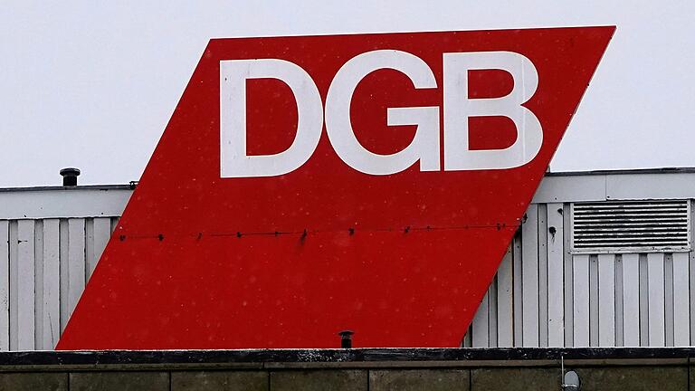 Das Logo des Deutschen Gewerkschaftsbundes auf dem Gewerkschaftshaus in Hamburg. Überall im Lande, auch im Haßbergkreis, gibt es am 1. Mai wieder DGB-Kundgebungen. (Symbolfoto) Das Logo des Deutschen Gewerkschaftsbundes auf dem Gewerkschaftshaus in Hamburg. Überall im Lande, auch im Haßbergkreis, gibt es am 1. Mai wieder DGB-Kundgebungen. (Symbolfoto)