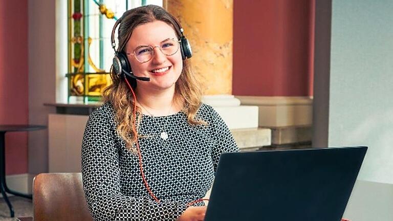 Im Staatsbad Bad Kissingen berät Gesundheitslotsin Julia Schmitt sogar online. - Im Staatsbad Bad Kissingen berät Gesundheitslotsin Julia Schmitt sogar online. Im Staatsbad Bad Kissingen berät Gesundheitslotsin Julia Schmitt sogar online. - Im Staatsbad Bad Kissingen berät Gesundheitslotsin Julia Schmitt sogar online.