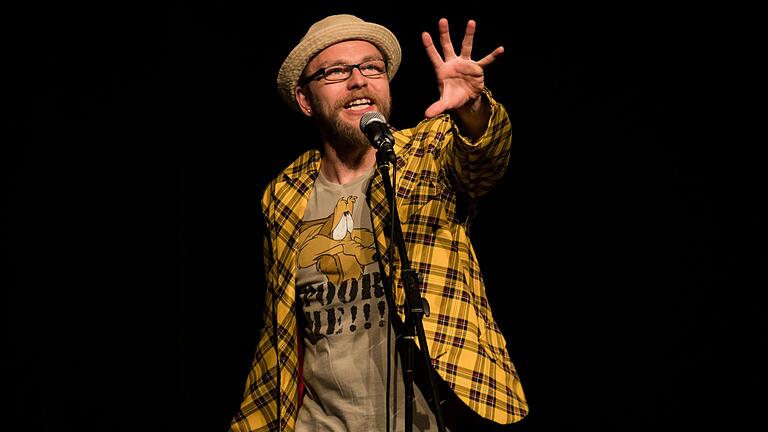 Das fränkische Slam-Urgestein Michael Jakob moderiert den 'Demokratie Poetry Slam'. Das fränkische Slam-Urgestein Michael Jakob moderiert den 'Demokratie Poetry Slam'.