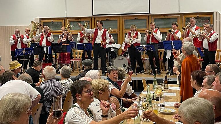 Die Bachgrundmusikanten am 'Böhmischen Abend' in Hundsbach. Die Bachgrundmusikanten am 'Böhmischen Abend' in Hundsbach.