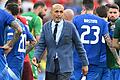 Luciano Spalletti       -  Italiens Trainer Luciano Spalletti (M.) nimmt die Schuld für das EM-Aus auf sich.