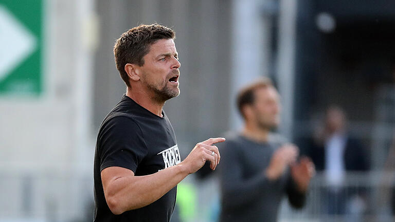 Wie schlagen sich die Schützlinge von Trainer Torsten Ziegner (FC Würzburger Kickers) in der ersten Runde des DFB-Pokals gegen den SC Freiburg? Wie schlagen sich die Schützlinge von Trainer Torsten Ziegner (FC Würzburger Kickers) in der ersten Runde des DFB-Pokals gegen den SC Freiburg?
