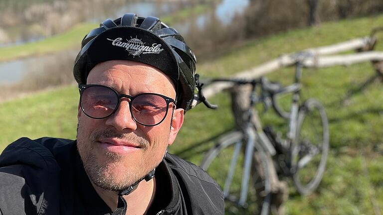 Der Reiseführer auf der Tour am Main zwischen Würzburg und der Mainschleife: Daniel Peter ist Fotograf, Bildjournalist und begeisterter Rennradfahrer. Hier stellt er eine 75-Kilometer-Strecke vor. Der Reiseführer auf der Tour am Main zwischen Würzburg und der Mainschleife: Daniel Peter ist Fotograf, Bildjournalist und begeisterter Rennradfahrer. Hier stellt er eine 75-Kilometer-Strecke vor.