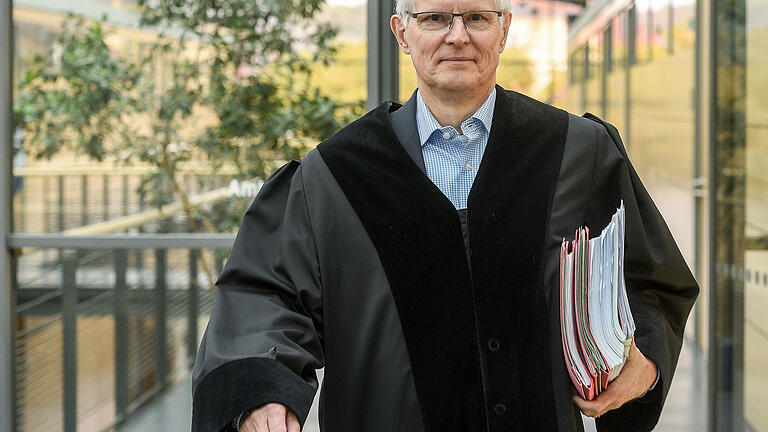 Jugendrichter Peter Wohlfahrt geht in Ruhestand. Der Richter war Jugendrichter aus Passion und hat versucht, junge Leute wirklich zu erreichen. Jugendrichter Peter Wohlfahrt geht in Ruhestand. Der Richter war Jugendrichter aus Passion und hat versucht, junge Leute wirklich zu erreichen.