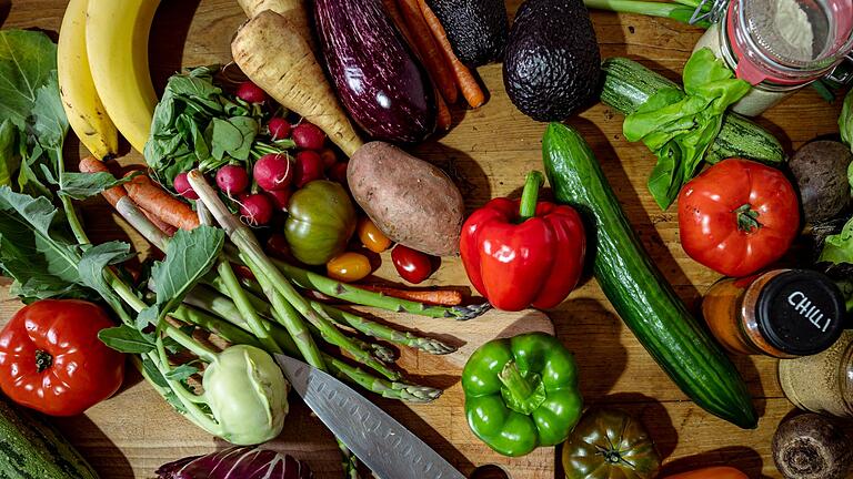 Vegane Ernährung.jpeg - Gemüse, vor allem Spinat, enthält viel Vitamin B. Vegane Ernährung.jpeg - Gemüse, vor allem Spinat, enthält viel Vitamin B.