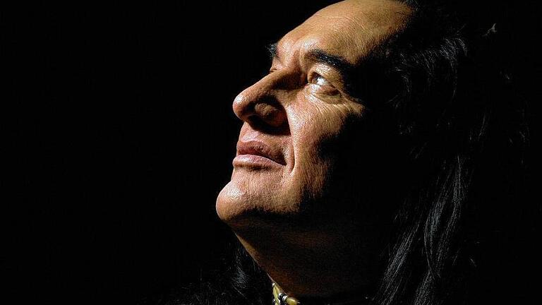 Willy Michl - Isarindianer im Lederwams: Willy Michl kommt am Donnerstag, 17. September, in die Disharmonie. Willy Michl - Isarindianer im Lederwams: Willy Michl kommt am Donnerstag, 17. September, in die Disharmonie.