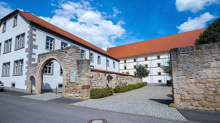 Mehrere Führungen werden durch die Amtskellerei in Stadtlauringen angeboten. Mehrere Führungen werden durch die Amtskellerei in Stadtlauringen angeboten. 