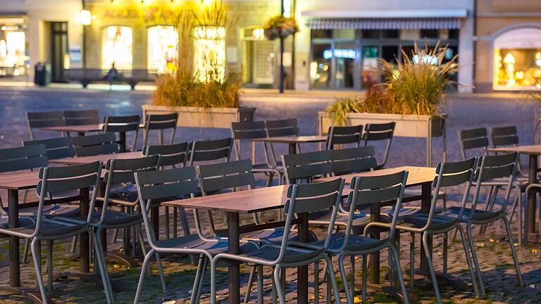 Die Corona-Beschränkungen könnten für einen herben Rückschlag auf dem Arbeitsmarkt sorgen. Die gerade eingesetzte Herbstbelebung in Handel und Gastronomie wird durch den neuerlichen Lockdown gestoppt. Die Corona-Beschränkungen könnten für einen herben Rückschlag auf dem Arbeitsmarkt sorgen. Die gerade eingesetzte Herbstbelebung in Handel und Gastronomie wird durch den neuerlichen Lockdown gestoppt.