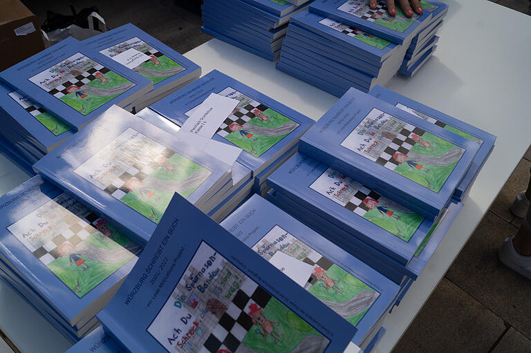 Das Ergebnis des Projektes 'Würzburg schreibt ein Buch'. Das Ergebnis des Projektes 'Würzburg schreibt ein Buch'.