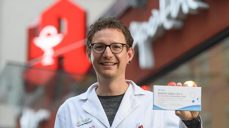 Michael Sax ist sich sicher, dass die Knappheit nur von kurzer Dauer ist und es bald wieder überall ausreichend Selbsttests zu kaufen gibt. Michael Sax ist sich sicher, dass die Knappheit nur von kurzer Dauer ist und es bald wieder überall ausreichend Selbsttests zu kaufen gibt.