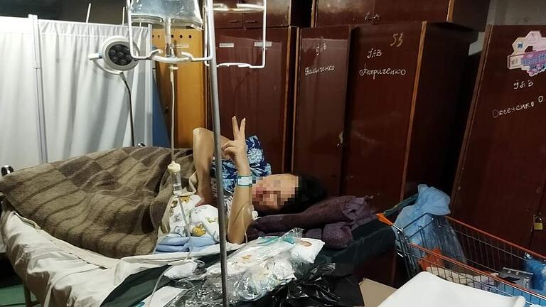Die Frau eines Freundes brachte im Keller eines Krankenhauses im umkämpften Kiewer Stadtteil Obolon ihr Kind zur Welt. Alles lief gut, aber die Versorgungslage ist inzwischen sehr schlecht. Die Frau eines Freundes brachte im Keller eines Krankenhauses im umkämpften Kiewer Stadtteil Obolon ihr Kind zur Welt. Alles lief gut, aber die Versorgungslage ist inzwischen sehr schlecht.