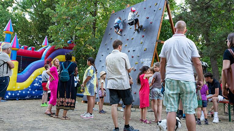 Beim Ringparkfest in Würzburg ist in gemütlicher Atmosphäre auch für Kinder immer viel geboten. Beim Ringparkfest in Würzburg ist in gemütlicher Atmosphäre auch für Kinder immer viel geboten.