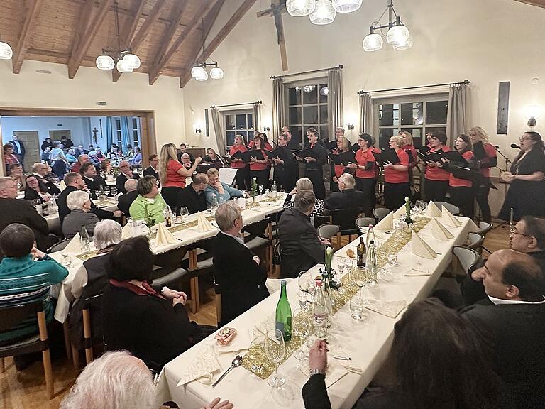 Der Chor Taktwechsel aus Alsleben war bei der 'Geburtstagsfeier' im Gemeindehaus Maria Himmelfahrt mit dabei Der Chor Taktwechsel aus Alsleben war bei der 'Geburtstagsfeier' im Gemeindehaus Maria Himmelfahrt mit dabei