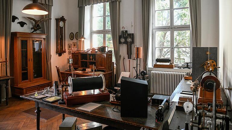 Röntgens Labor im Physikalischen Institut der Universität Würzburg. Hier machte er am 8. November 1895 seine spektakuläre Entdeckung.&nbsp;