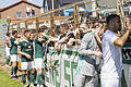 Die nach Garbsen mitgereisten Fans spenden dem FC 05 Schweinfurt nach dem verpassten Aufstieg Trost.
