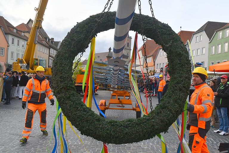 Zunftbaumaufstellung in der 'Neuschter guten Stube'