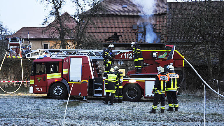 Nach Brand in der Kartause: Kripo geht von Brandstiftung aus       -  Die Kartause Engelgarten in Estenfeld stand vergangene Woche in Flammen. Um die historischen Gemäuer gibt es im Ort heftigen politischen Streit.