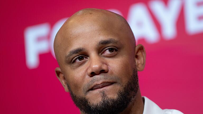 Vincent Kompany       -  Vincent Kompany wird als neuer Trainer vorgestellt.