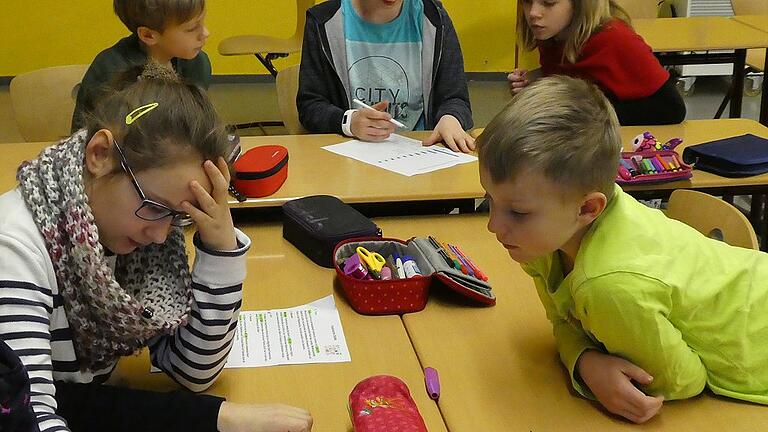 Die Kinder erstellten Diagramme in Gruppenarbeit