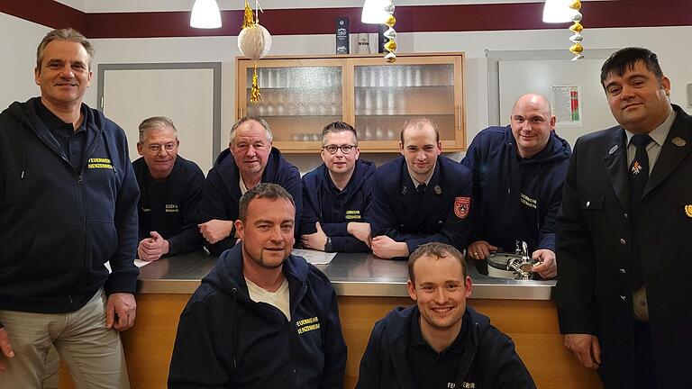 Der frisch gewählte Vorstand der Freiwilligen Feuerwehr Nenzenheim im frisch gestrichenen Saal auf einem Blick. Hinten (von links) Thomas Rauh, Wolfgang Freyberger, Udo Schumann, Patrick Bach und Markus Fuchs. Vorne (von links) Winfried Herrmann, Timo Lechner, Andreas Bach und Stefan Löslein. Der frisch gewählte Vorstand der Freiwilligen Feuerwehr Nenzenheim im frisch gestrichenen Saal auf einem Blick. Hinten (von links) Thomas Rauh, Wolfgang Freyberger, Udo Schumann, Patrick Bach und Markus Fuchs. Vorne (von links) Winfried Herrmann, Timo Lechner, Andreas Bach und Stefan Löslein.