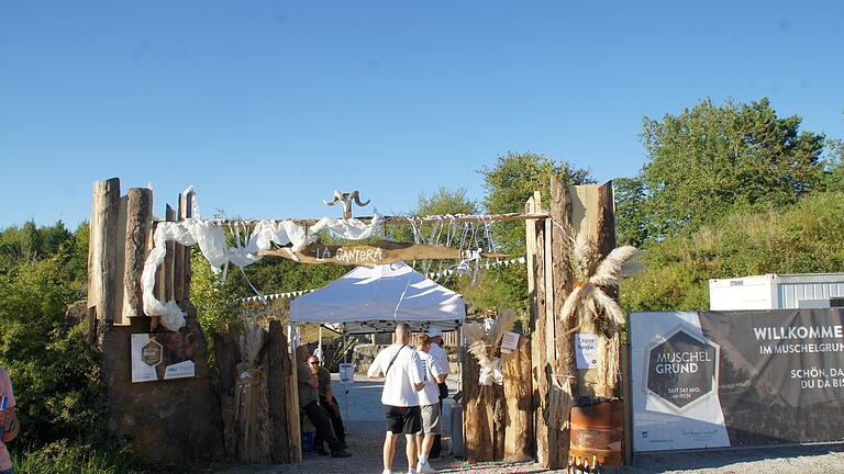 Impressionen vom Open-Air-Festival im Steinbruch bei Strahlungen.