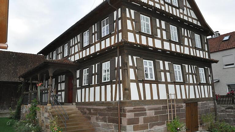 Das renovierte Anwesen der Familie Vierneusel in Rügheim war ein Anlaufpunkt der Rundreise. Das renovierte Anwesen der Familie Vierneusel in Rügheim war ein Anlaufpunkt der Rundreise.