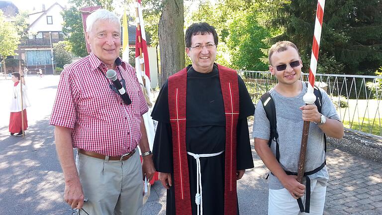 Wallfahrtsleiter Siegfried Schmitt (links) mit Pater Josef Bregula bei der Wallfahrt nach Walldürn vor vier Jahren. Wallfahrtsleiter Siegfried Schmitt (links) mit Pater Josef Bregula bei der Wallfahrt nach Walldürn vor vier Jahren.