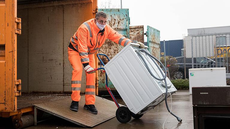 Auf den Wertstoffhöfen des Team Orange, wie hier in Kürnach, wurden nach dem Lockdown tonneweise Waschmaschinen und Co. abgegeben. Im Mai war es rund ein Viertel mehr als im Vorjahresmonat.