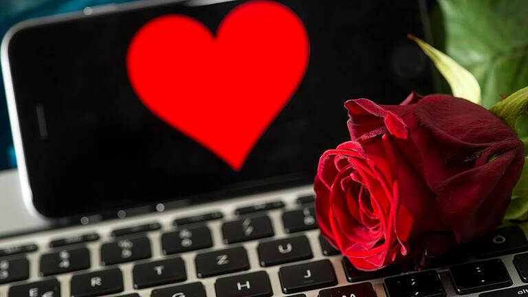 Über eine Dating-App lernet eine Frau aus dem Landkreis ihren vermeintlichen Traumprinzen kennen – doch der erwies sich als Abzocker. Über eine Dating-App lernet eine Frau aus dem Landkreis ihren vermeintlichen Traumprinzen kennen – doch der erwies sich als Abzocker. 