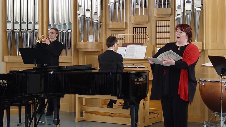 Im Orgelsaal der Berufsfachschule für Musik finden immer wieder Konzerte statt, bei der sich auch die Lehrkräfte selbst einbringen.