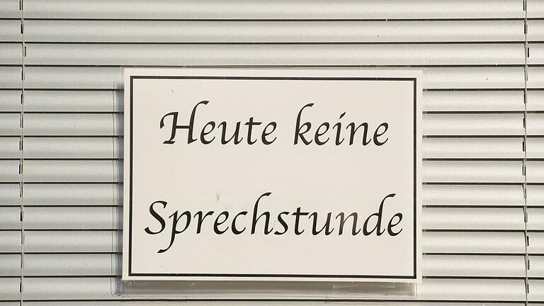 Praxis geschlossen       -  Ärgerlich, wenn man beim Arzt vor verschlossener Tür steht.