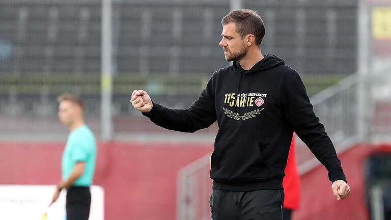 Gibt es für Trainer Marco Wildersinn (FC Würzburger Kickers) und seine Mannschaft zum Rückrundenauftakt gegen die SpVgg Hankofen-Hailing einen Sieg zu bejubeln?