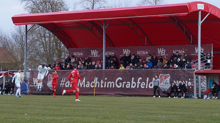 Das neue Tribünendach konnte die Aubstädter Spieler nicht zu einem ihrer vielen guten Heimspiele inspirieren.