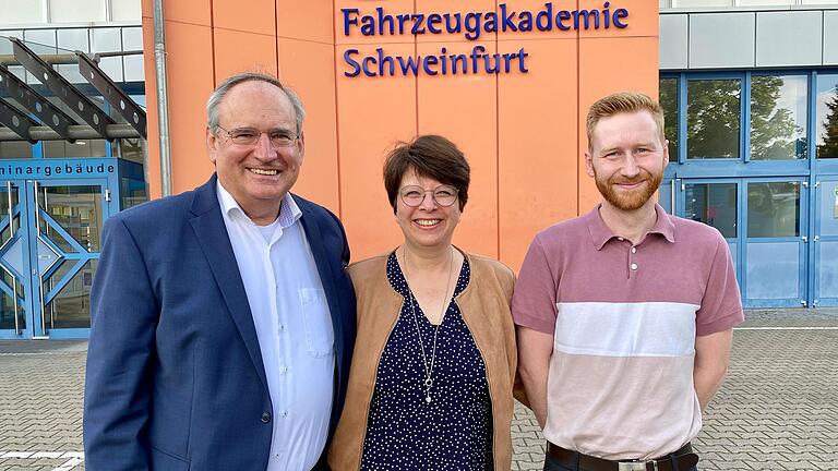 Wechsel an der Spitze der Fahrzeugakademie Schweinfurt (von links): Matthias Dingfelder übergab Mitte September die Leitung der Akademie an Iris Hiller und ihren Stellvertreter Lukas Müller.